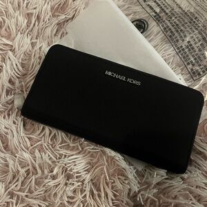 Brand New Michael Kors Wallet with Phone compartment